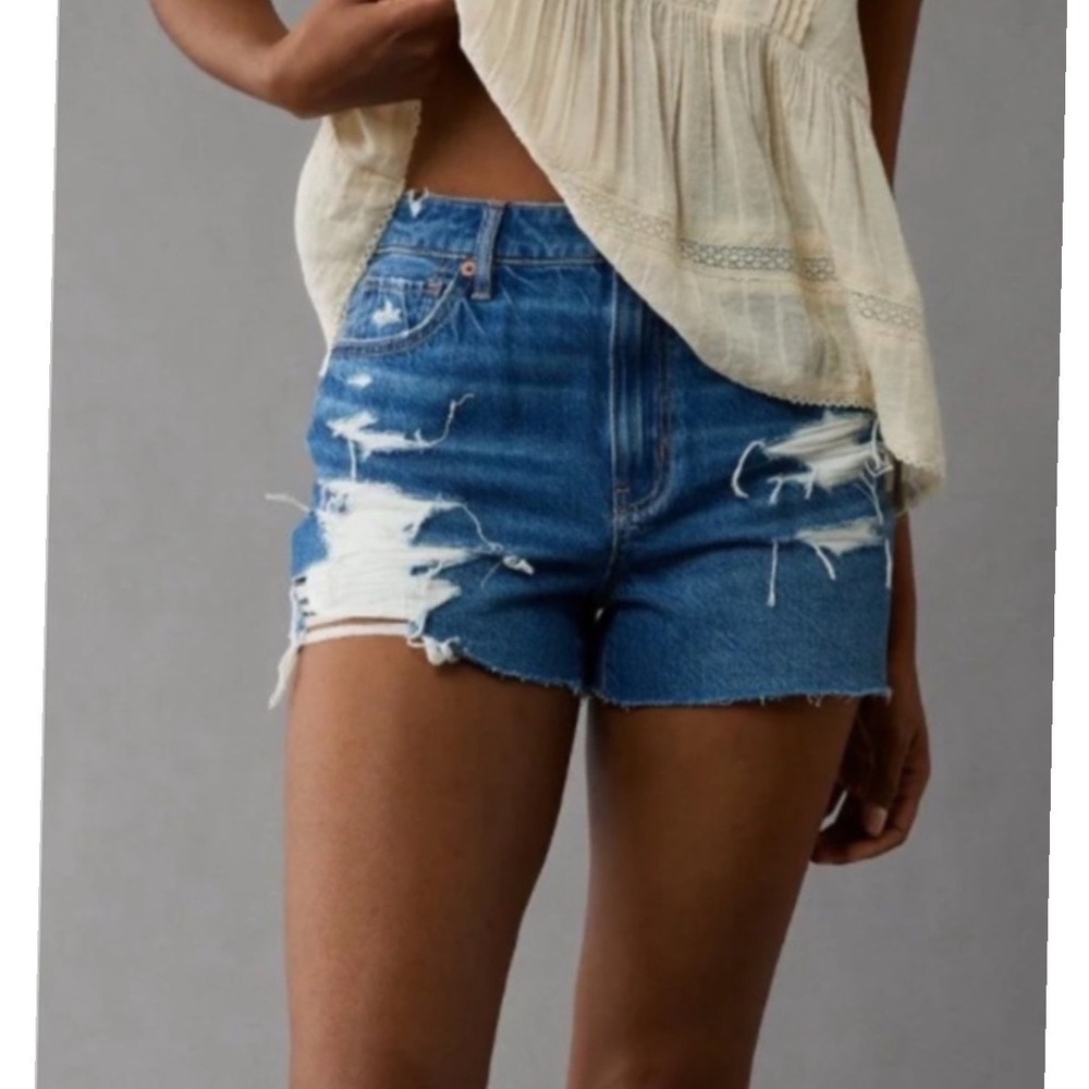 American Eagle Distressed Mom Short Medium Wash Blue Denim High Rise Size 8